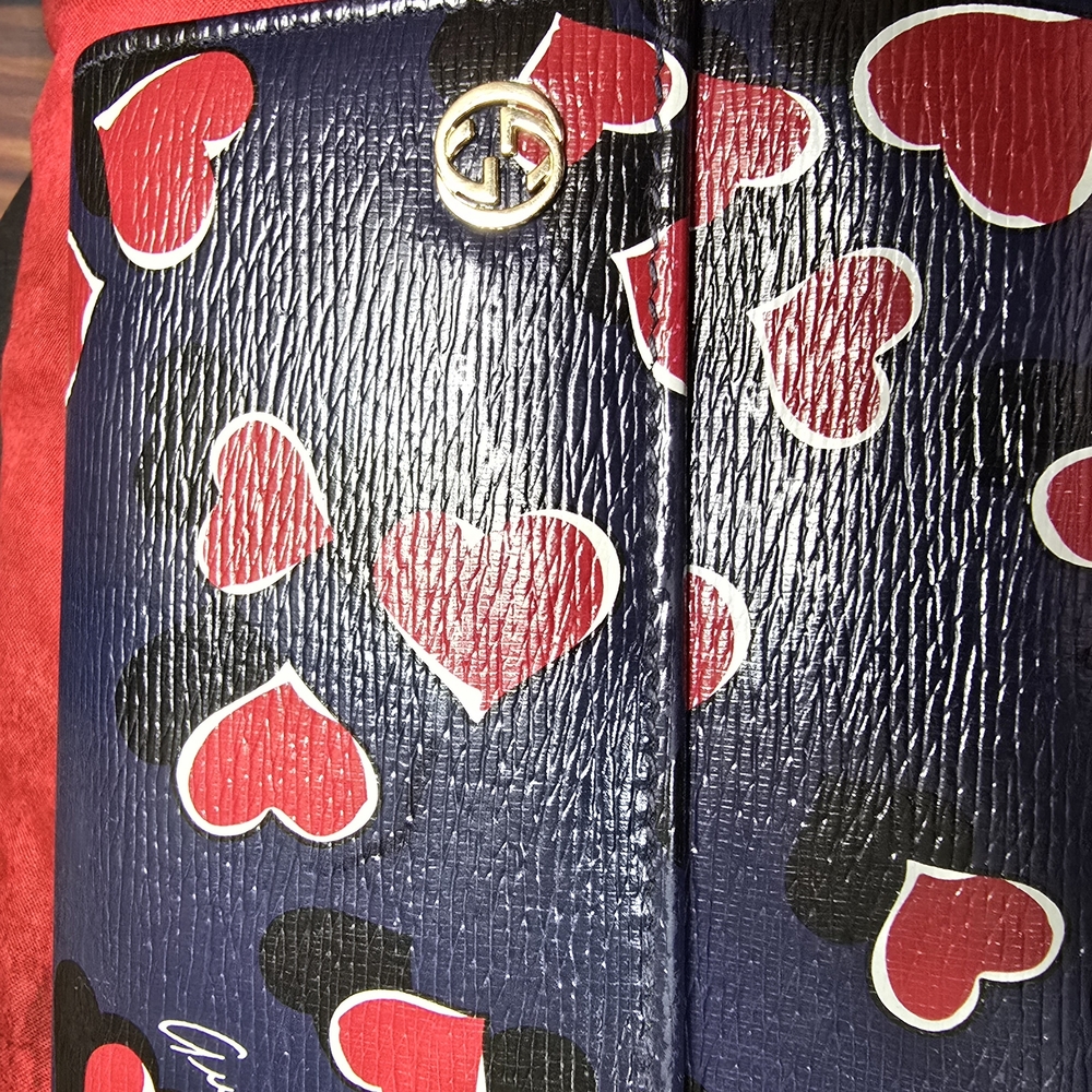 Gucci Navy Blue Wallet with Red Heart Print and Gold Logo - Picture 7 of 15